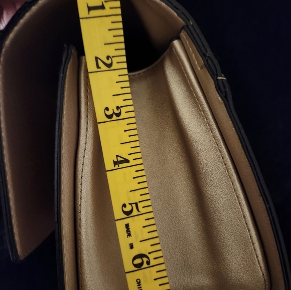 Elegant Gold  Handbag with Bee Accent - Picture 4 of 5